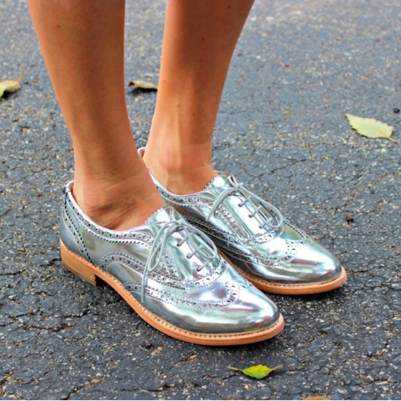 NWOT Sam Edelman Silver Metallic Lace Up Oxfords Brogues Loafers - Size 7.5M - Picture 1 of 9